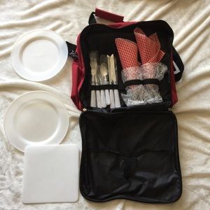 Insulated picnic shoulder bag with cooler compart.